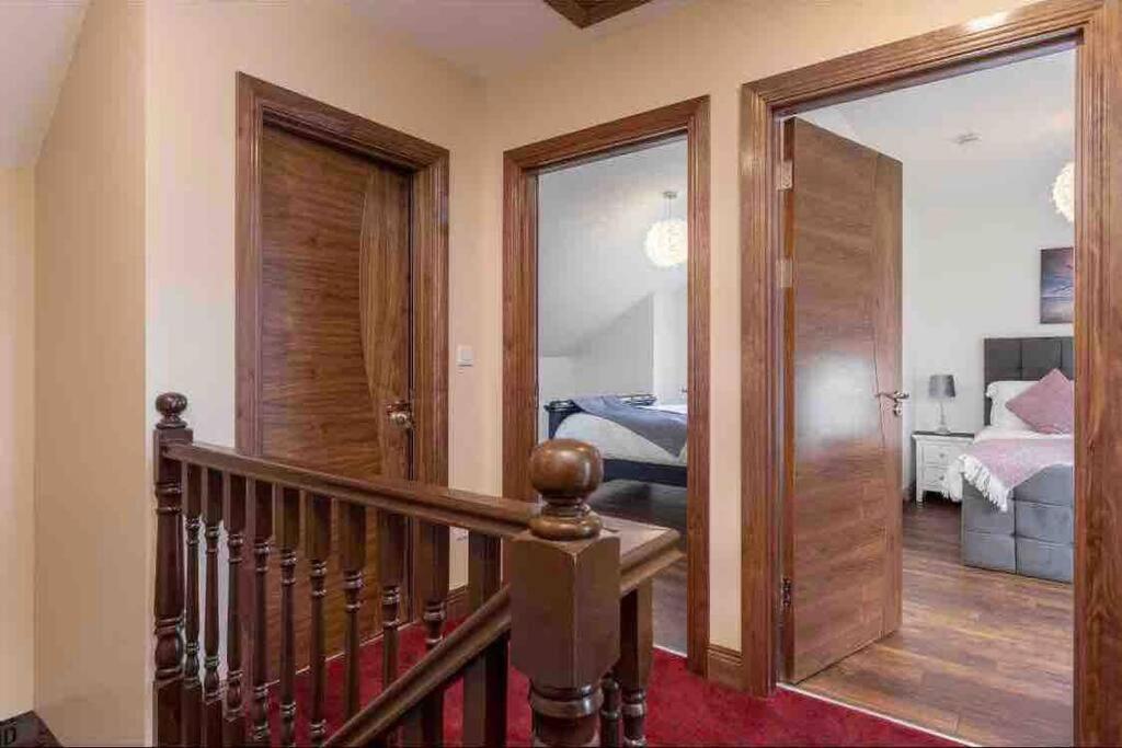 Wonderful Coastal Home In Dingle Town Екстер'єр фото