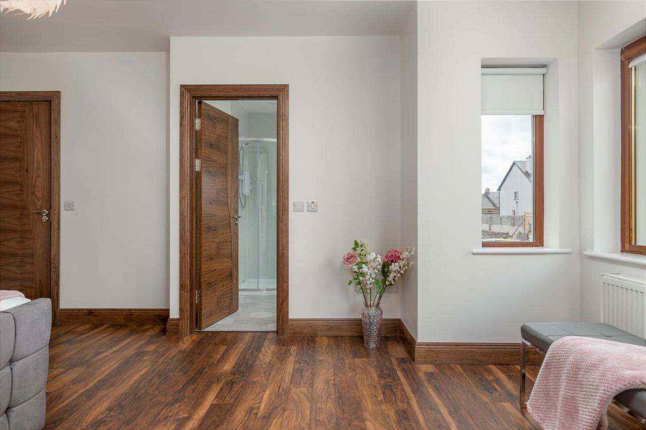Wonderful Coastal Home In Dingle Town Екстер'єр фото