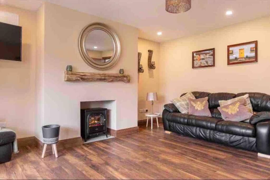 Wonderful Coastal Home In Dingle Town Екстер'єр фото