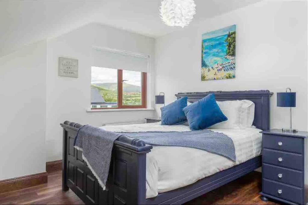 Wonderful Coastal Home In Dingle Town Екстер'єр фото
