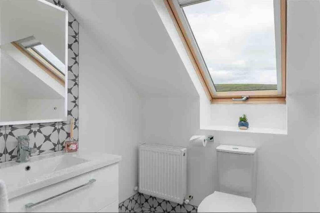 Wonderful Coastal Home In Dingle Town Екстер'єр фото
